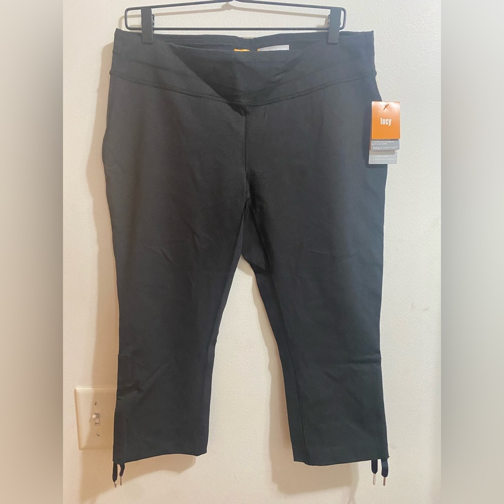 COPY - Lucy Hatha Collection Black Capris Legging Size XL